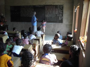 img-costruzione-di-aule-per-la-scuola-delle-petites-sour-a-bangui